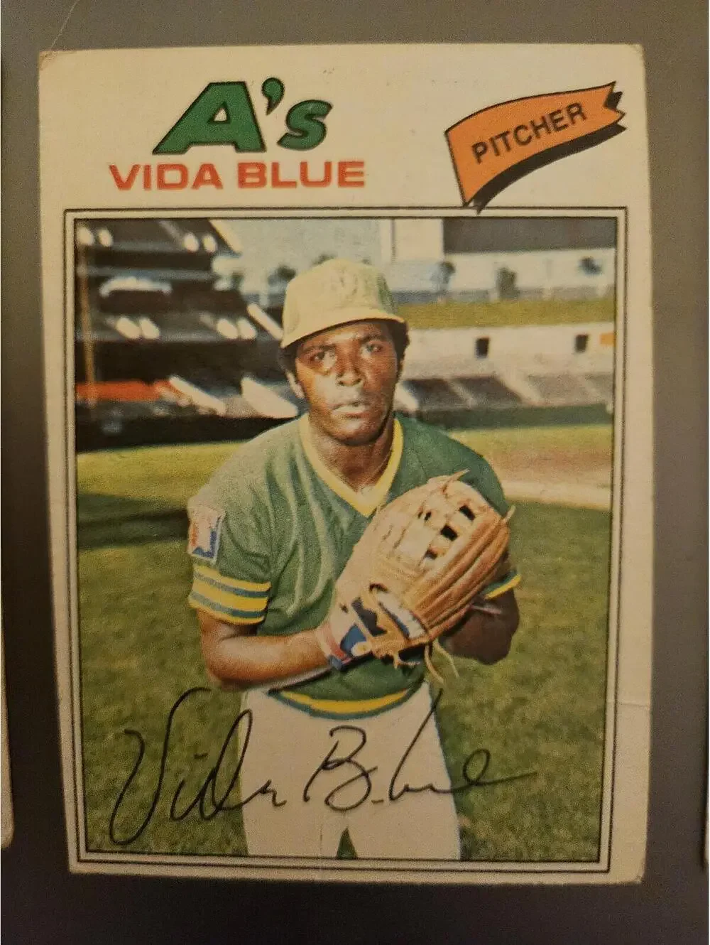 1977 TOPPS VIDA BLUE OAKLAND ATHLETICS #230 as is